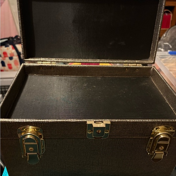 Elegant Gold Cosmetic Case - Picture 11 of 14